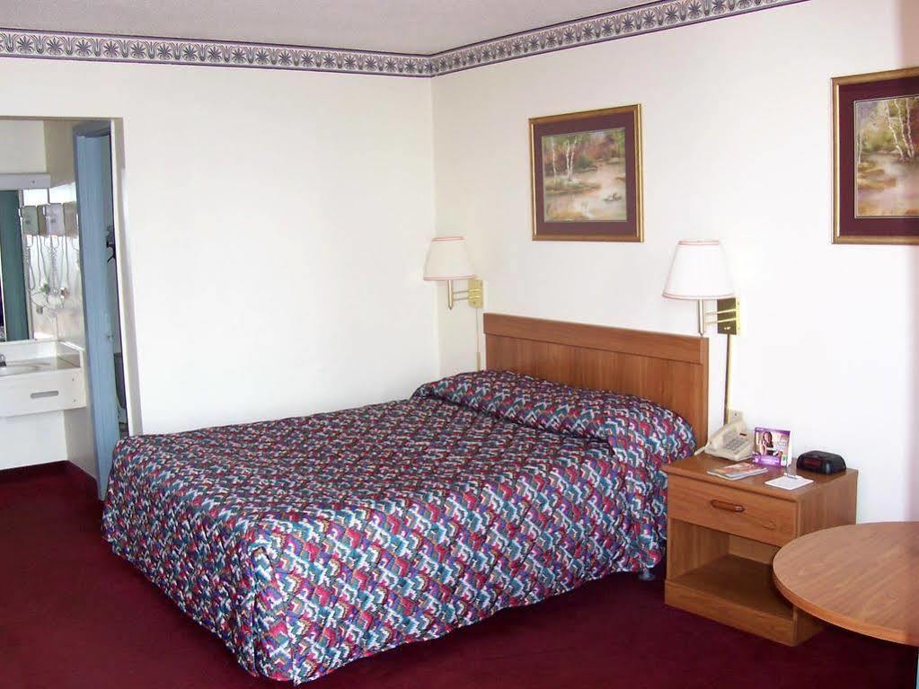 Budget Host Inn Columbia Room photo