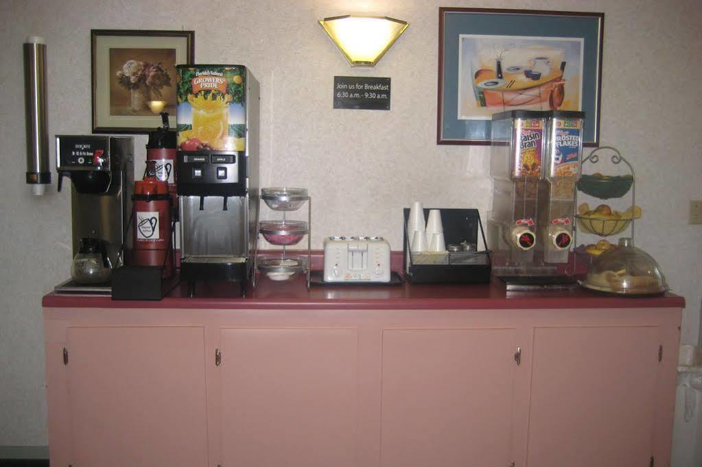 Budget Host Inn Columbia Restaurant photo